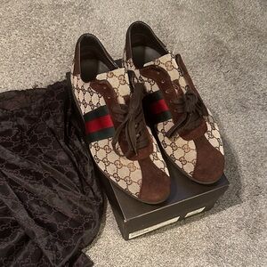 Gucci Men's Vintage Beige and Red Patterned Sneakers